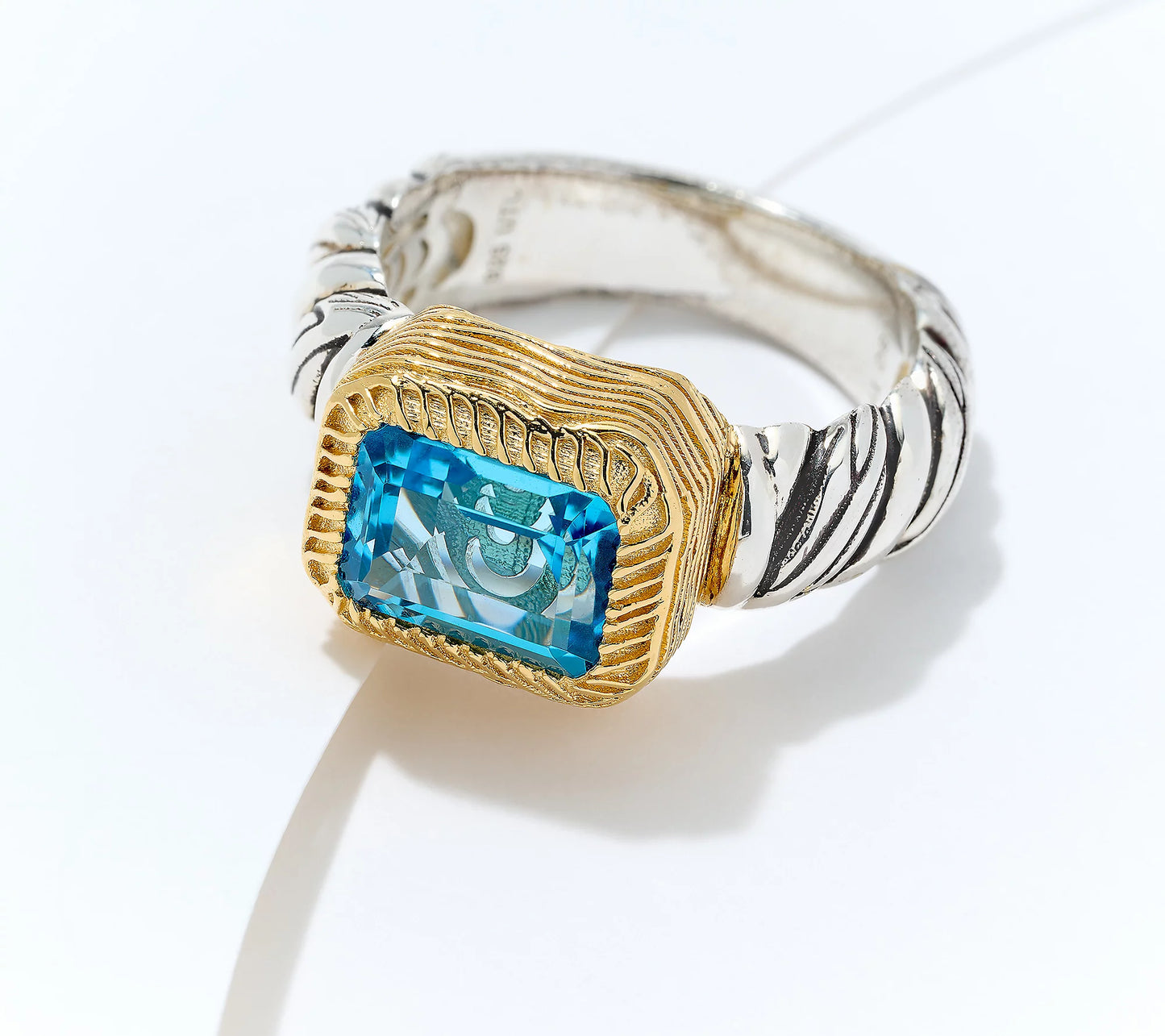 💎Two-Tone Gemstone Ring – Bold, Beautiful, and Brilliant