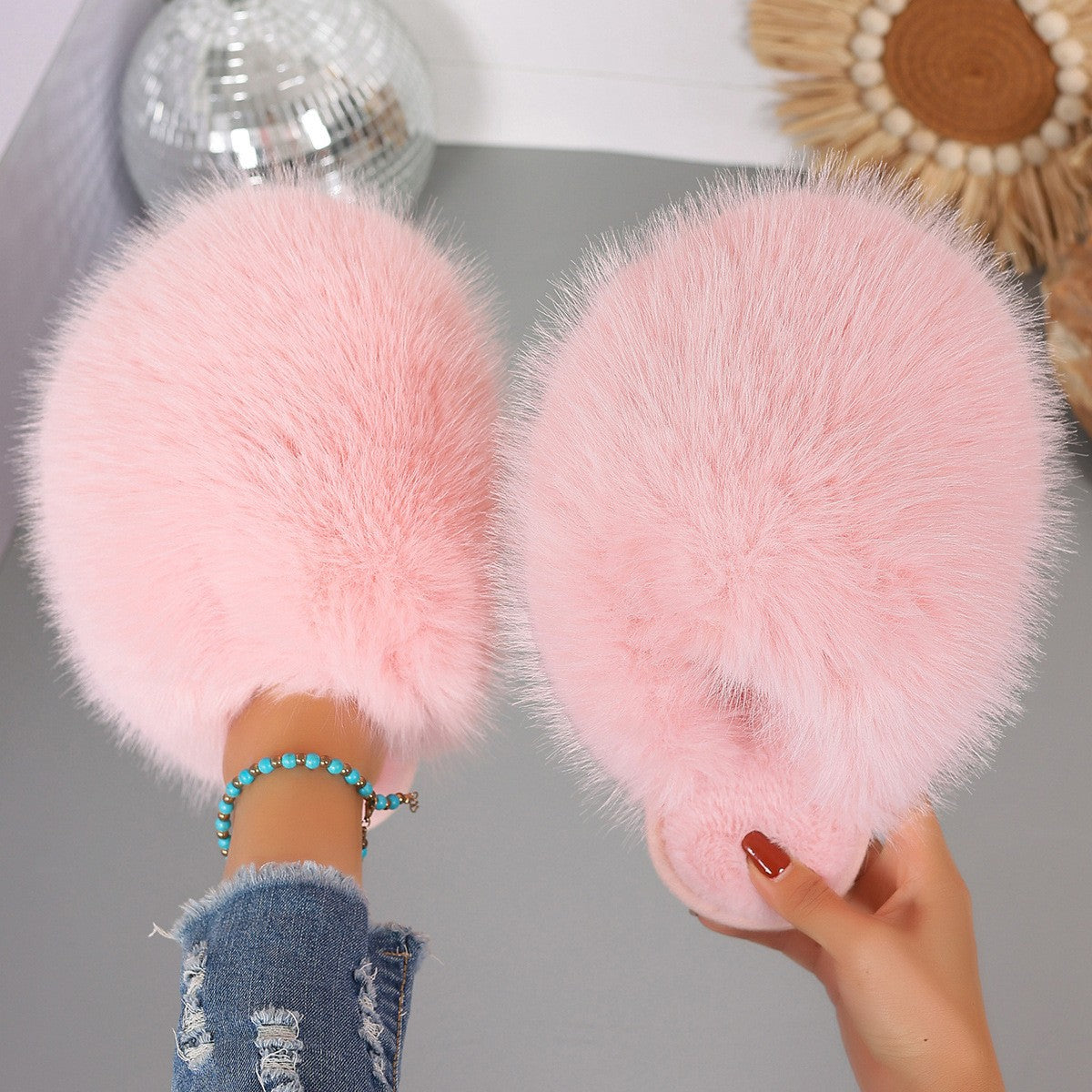 Fluffy Plush Closed-Toe Slippers – Stay Warm, Soft & Stylish This Fall!